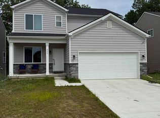546 Lake Village Ave, Waterford, MI 48328