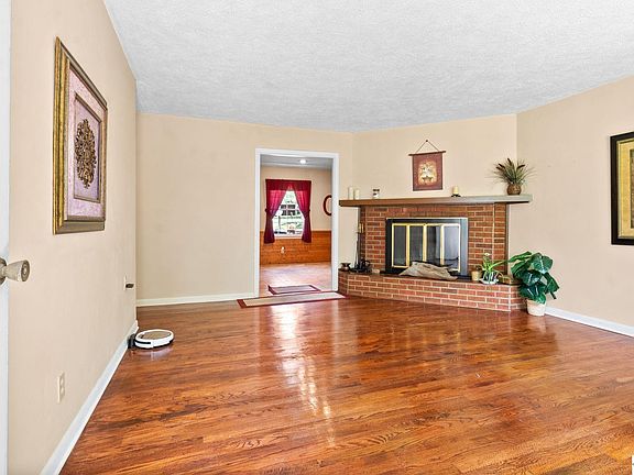 5th image of 3520 Princeton Rd