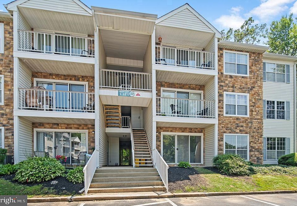 1st image of 55 Willow Ct
