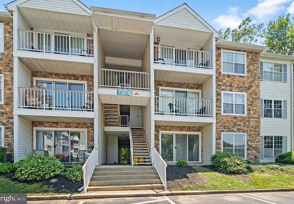 55 Willow Ct