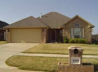 1009 NE 32nd St, Moore, OK 73160