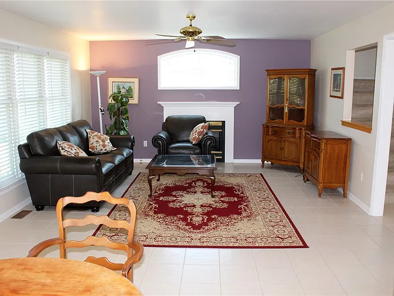 121 Brittany Cir — Photo 9