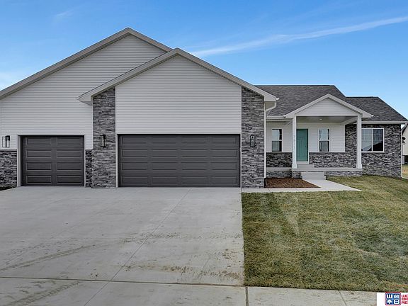 4th image of 7611 Maxine Dr