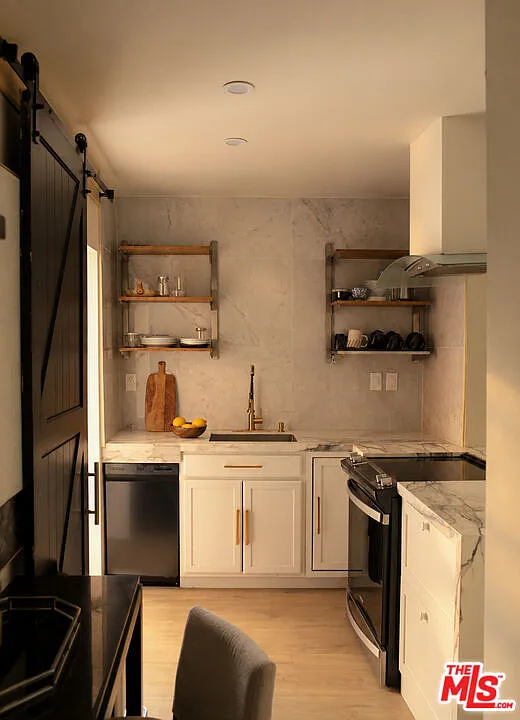 3 bed, 2.0 bath, $5,200 — Photo 4