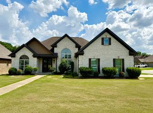 1000 Garrett Ln, Florence, AL 35634