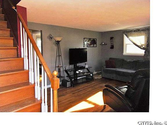 3rd image of 111 Valentine Dr