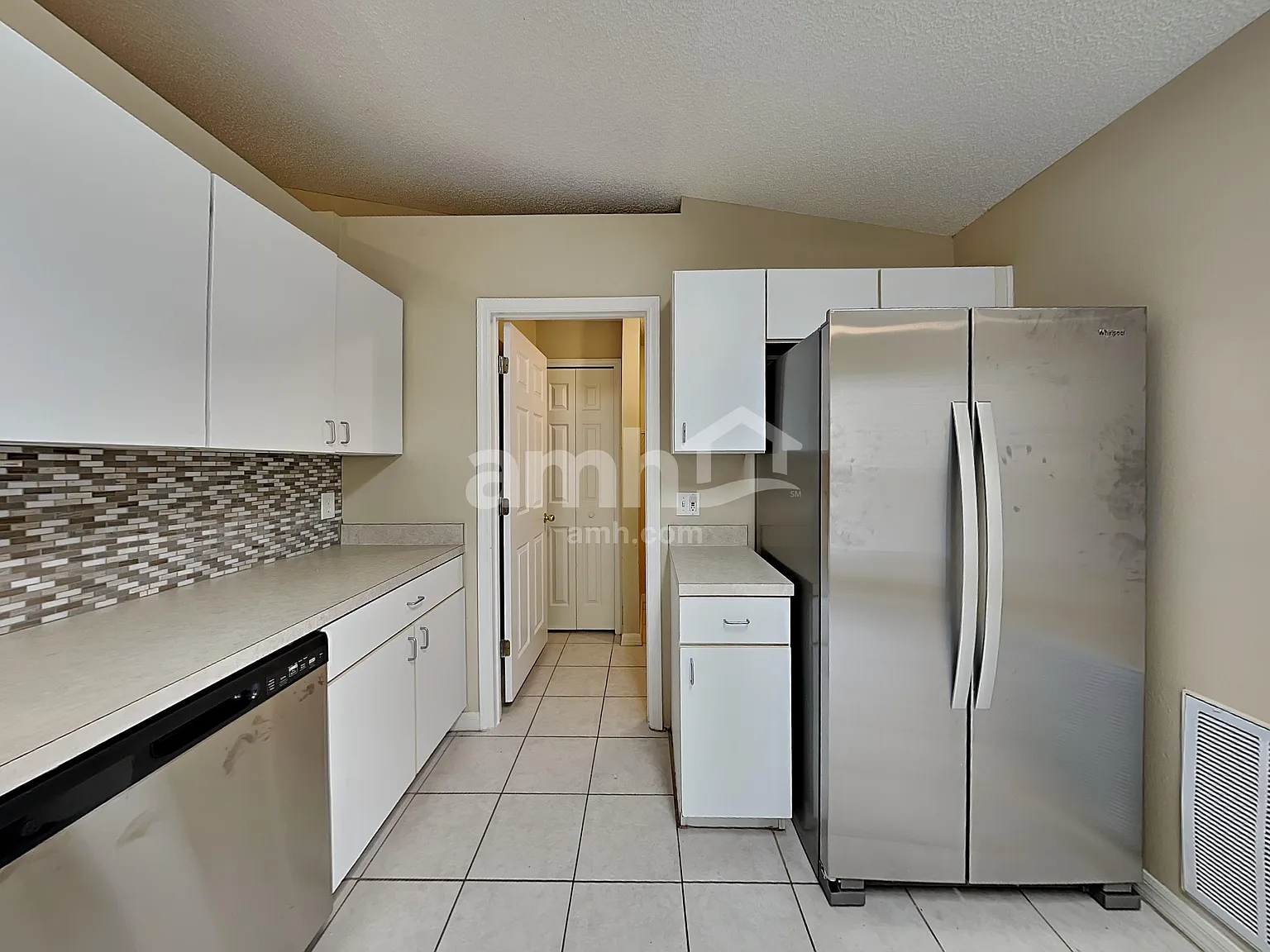 3 bed, 2.0 bath, 1264 sqft, $2,020 — Photo 4