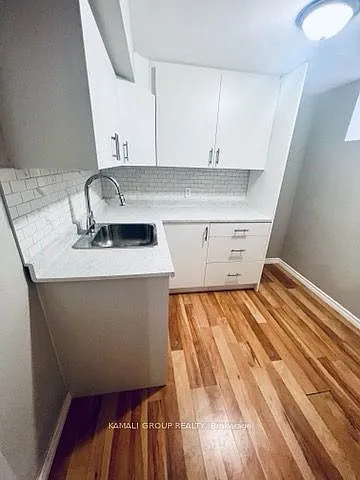 25 Spadina Ave #BASEMENT — Photo 5