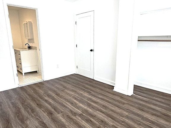 4th image of 3230 W Shadowlawn Ave NE