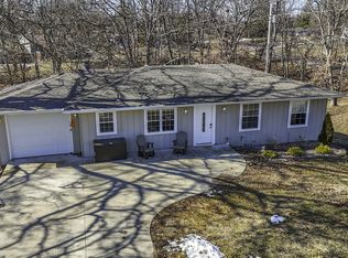 1901 N Pinelawn Dr, Columbia, MO 65202