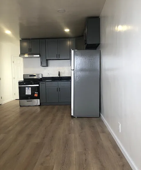 3637 E 5th St — Photo 7