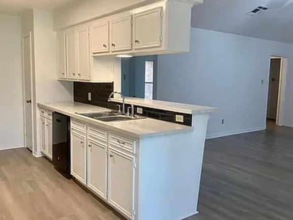 4th image of 5342 Lincoln Green Dr