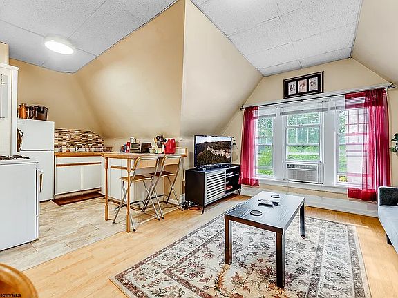 4th image of 313 Grand St #3