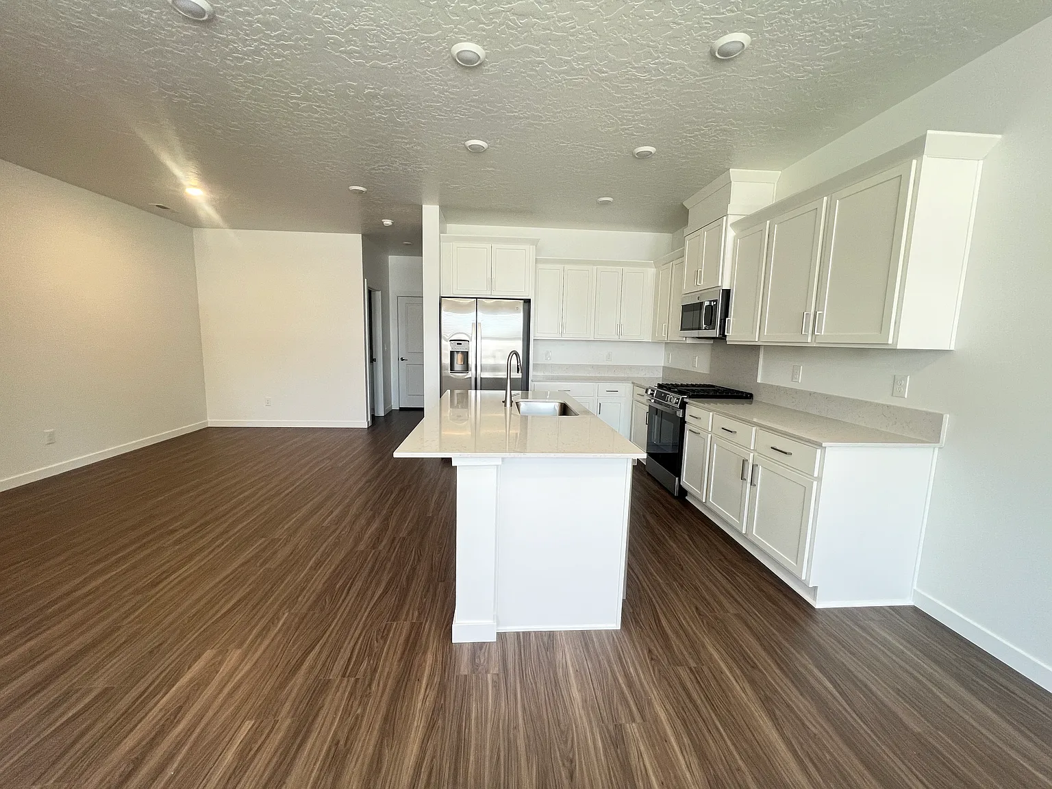 208 N Stratus Way — Photo 4