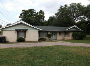 610 N Main St, Hallettsville, TX 77964
