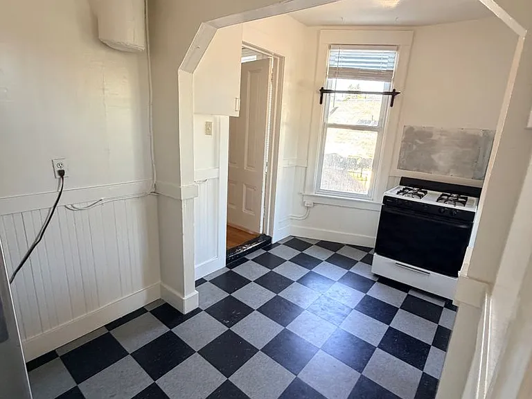 1628 Fairview St — Photo 16