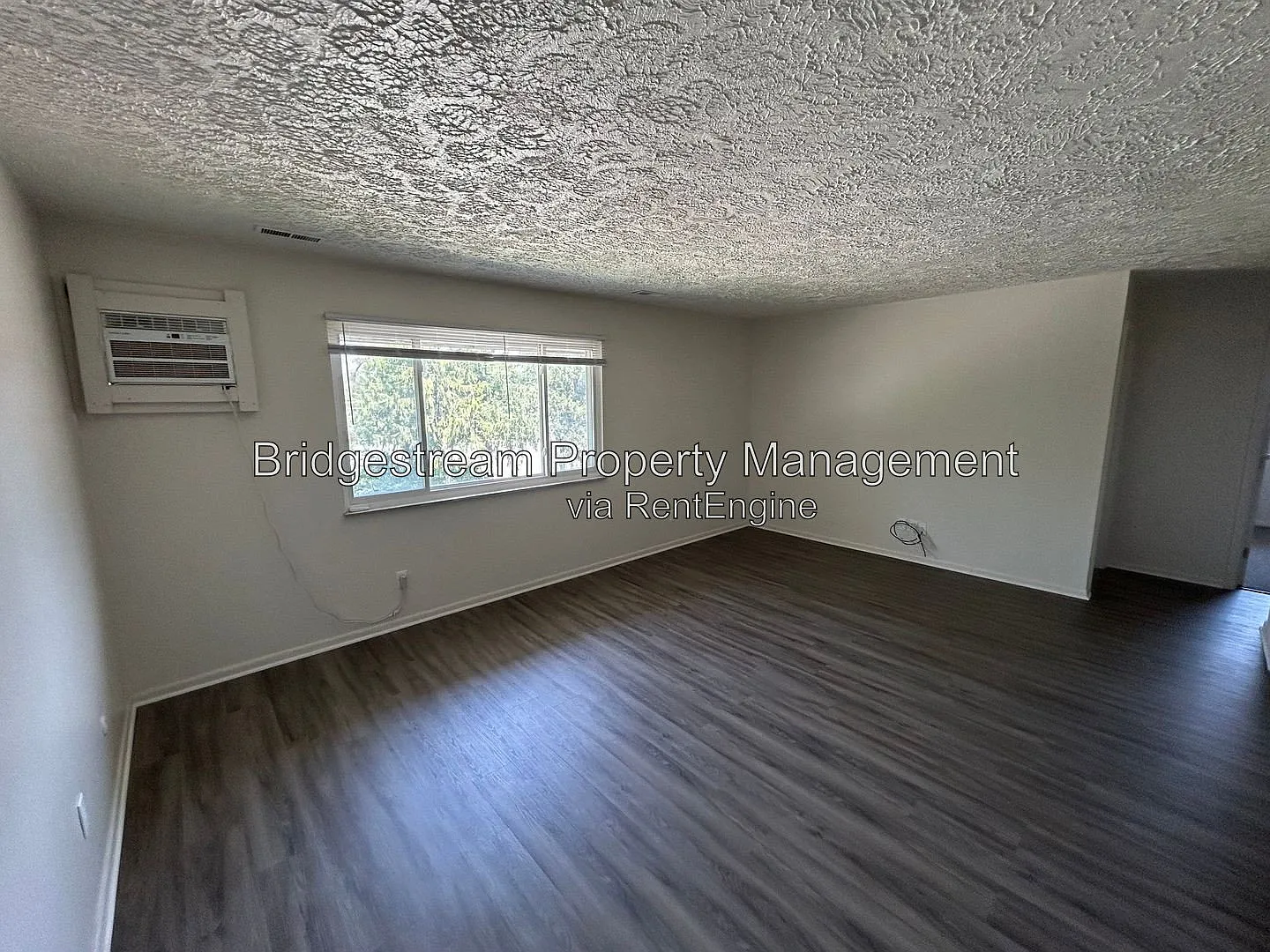 2 bed, 1.0 bath, $850 — Photo 2