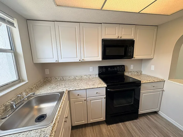 1123 SW 48th Ter #104 — Photo 2