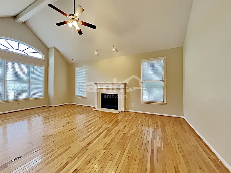 2262 Byron Ct SW — Photo 4