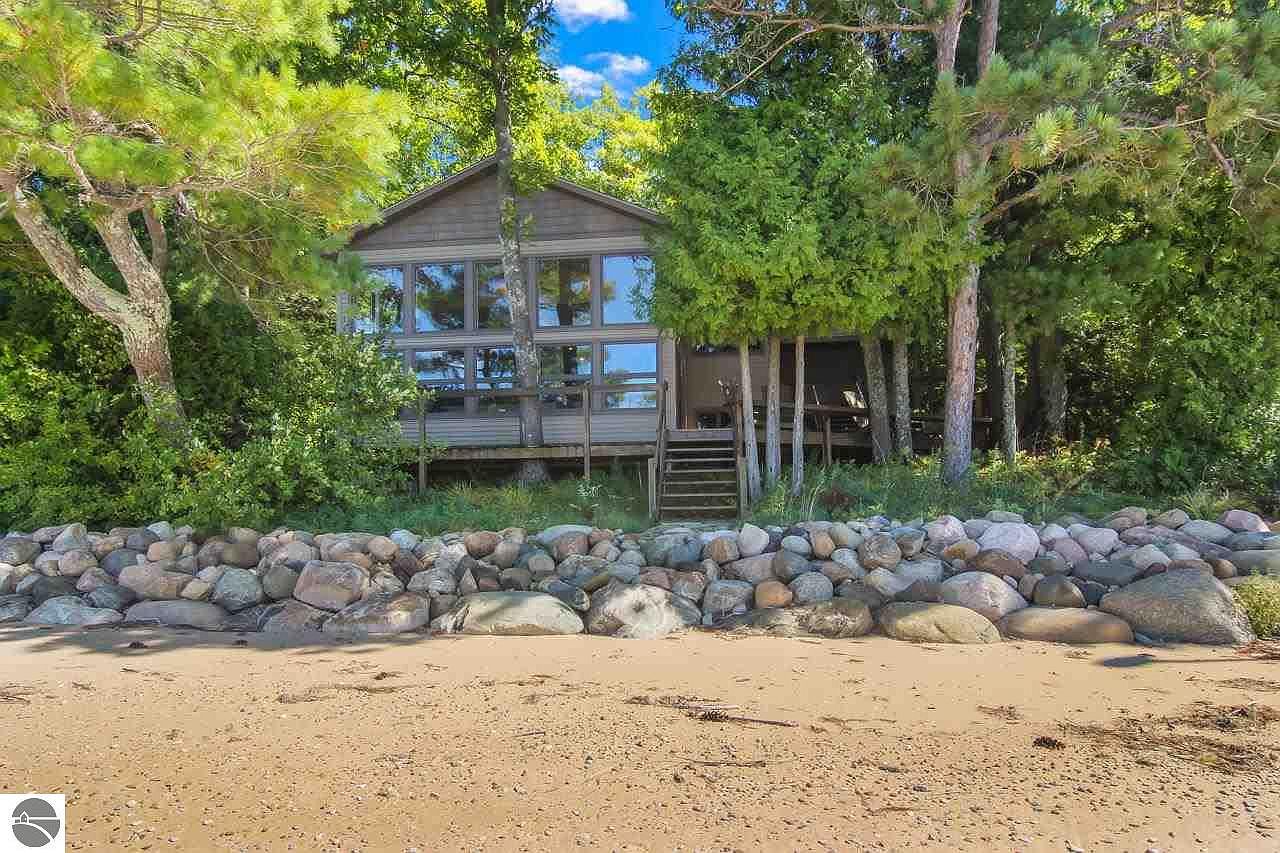 8362 N Bayshore Dr, Elk Rapids, MI 49629 Zillow