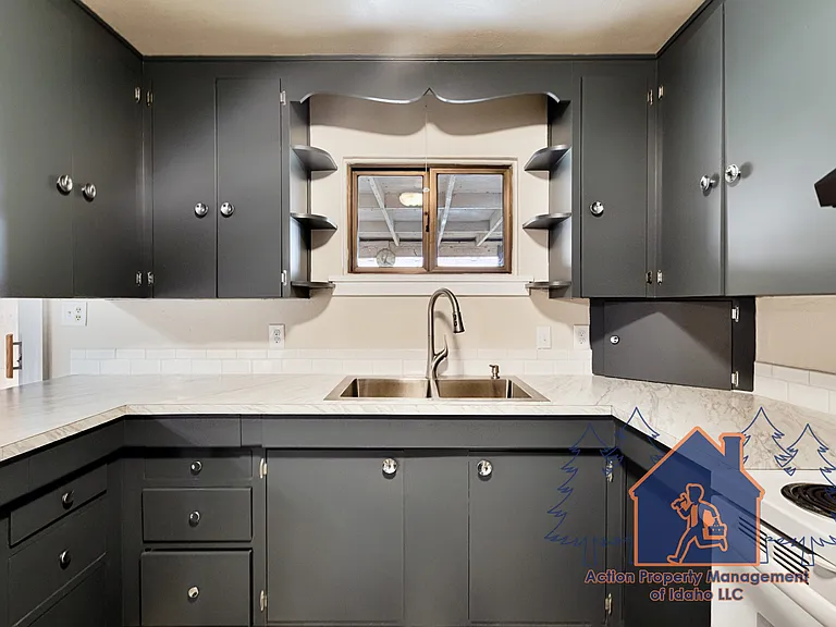 1013 W Willow Ave — Photo 12