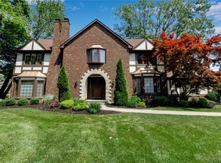 74 Roxbury Park, East Amherst, NY 14051