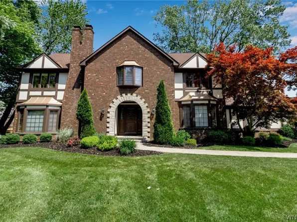 74 Roxbury Park, East Amherst, NY 14051