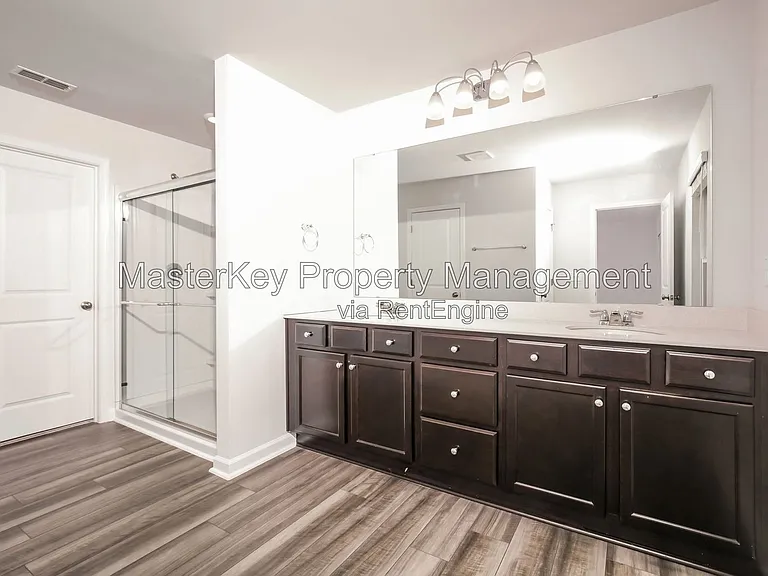 804 McKenzie Park Ter — Photo 16