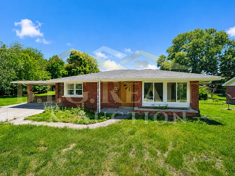 501 N Poplar St — Photo 1