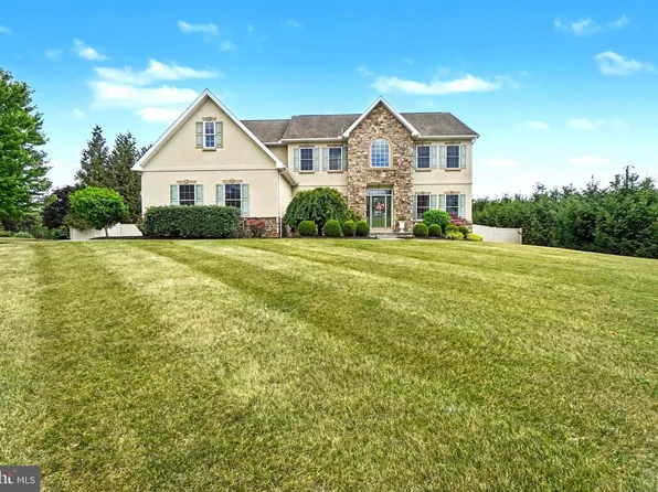 2 Ridge Dr, Carlisle, PA 17015