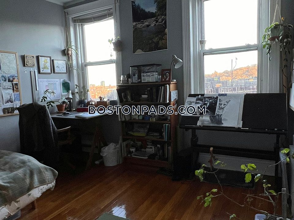1st image of 126 Warren St #44A