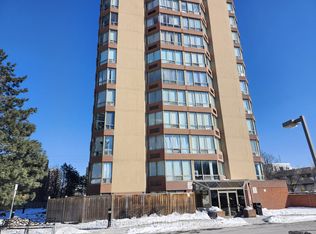 25 Fairview Rd W #504, Mississauga, ON L5B 3Y8