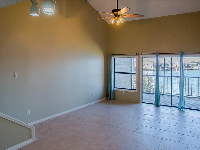 202 Lakeview Ter #H — Photo 6