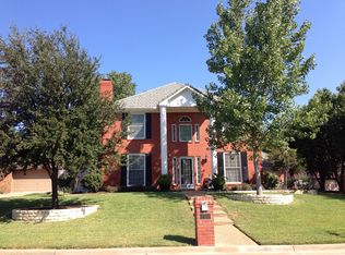 720 Paul Dr, Hurst, TX 76054