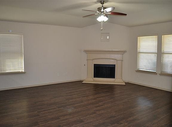 3rd image of 2421 Half Moon Bay Ln
