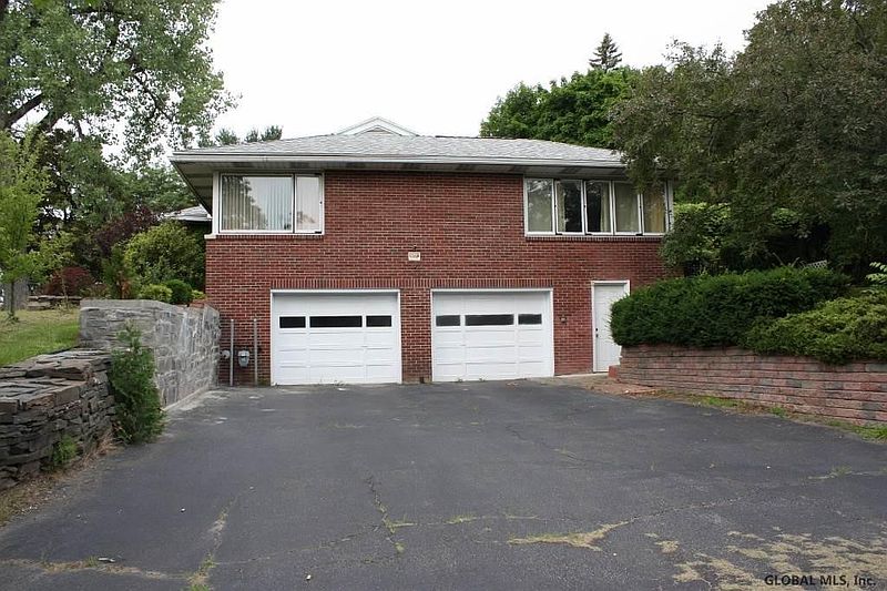 3rd image of 321 S MAIN Avenue