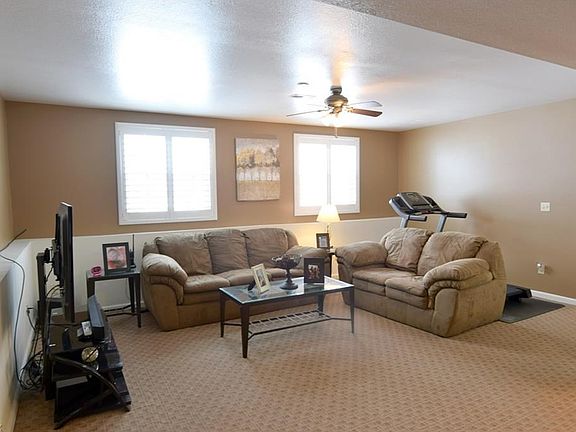 3rd image of 1335 Huntington Ct