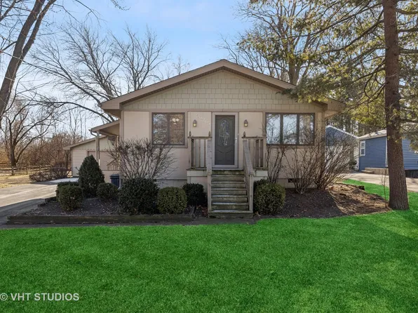 39265 N Cedar Crest Dr, Lake Villa, IL 60046