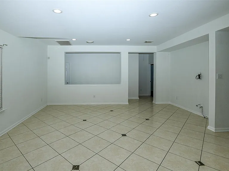 2615 Bisontine St — Photo 7