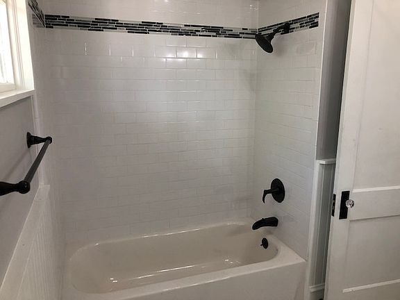 3rd image of 812 Talbot Ave