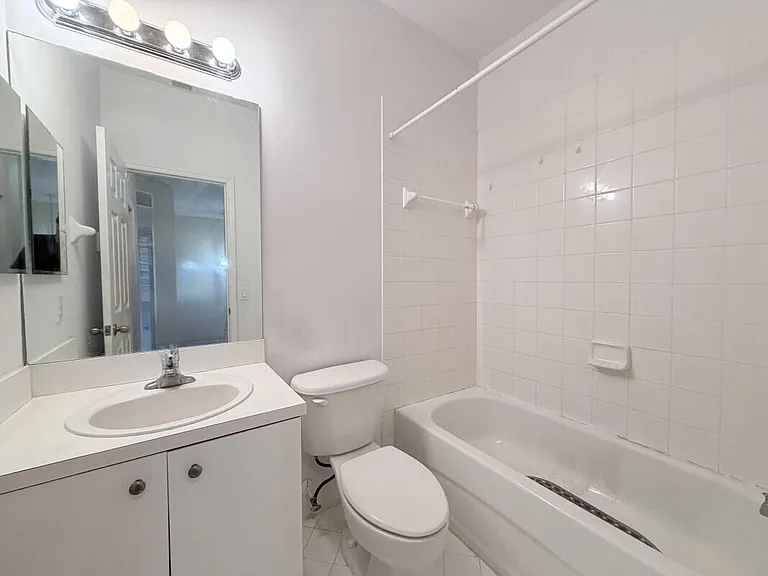 933 NE 42nd Ave — Photo 12