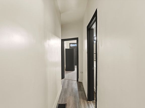 4th image of 2710 Ann Ave #1