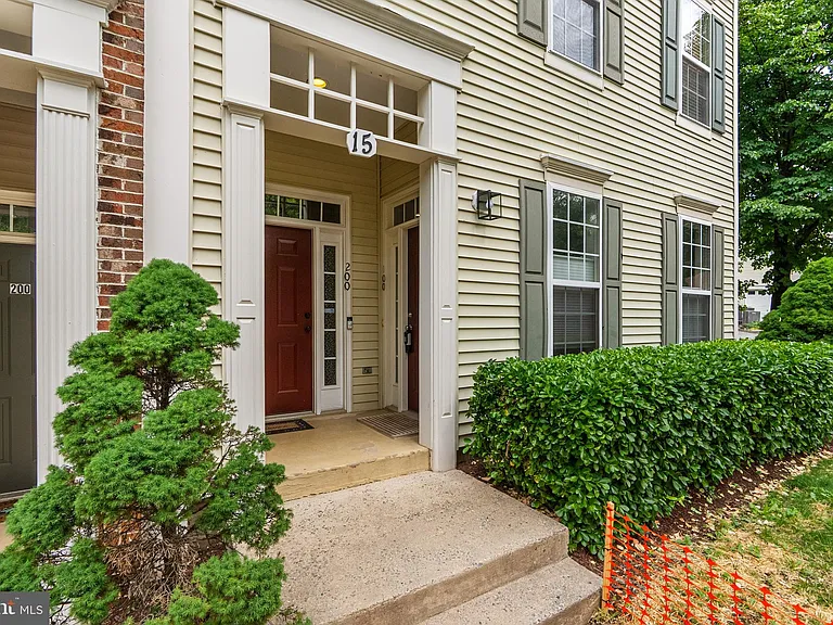 15 Swanton Ln #100 — Photo 3