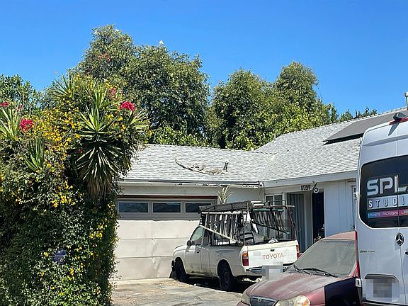 3rd image of 17259 Victory Blvd