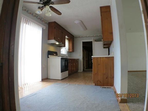 5th image of 454 Woodlark Dr