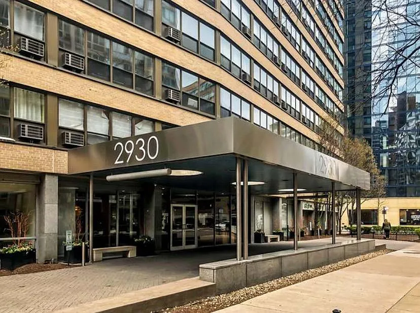 2930 N Sheridan Rd #1004