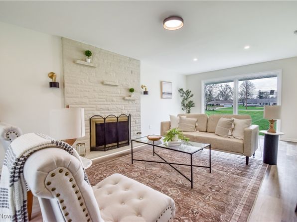 5679 Wilson Mills Rd, Highland Heights, OH 44143