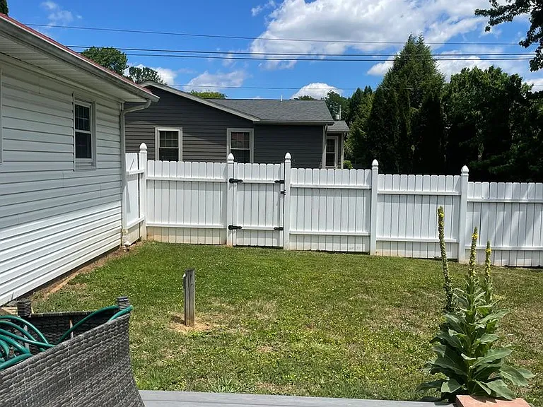 445 Carlton Rd — Photo 6