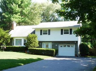 16 Wheeler Dr, Clifton Park, NY 12065