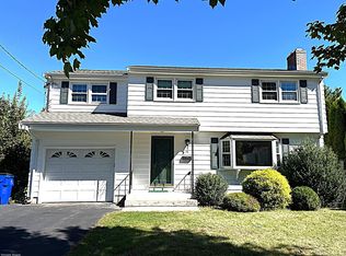 18 Overbrook Rd, West Hartford, CT 06107